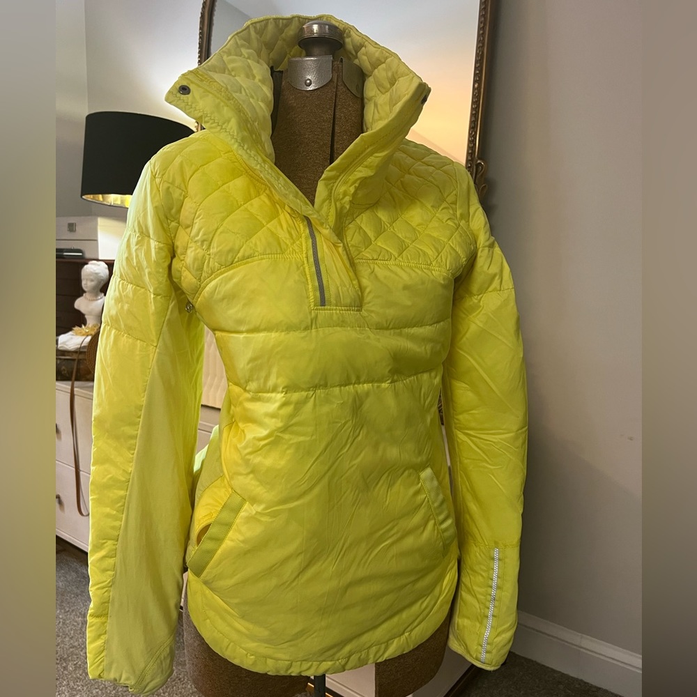 Lululemon down for a run half zip pullover